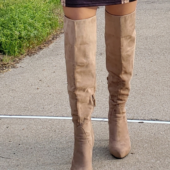 Boots over the knee - Picture 3 of 6